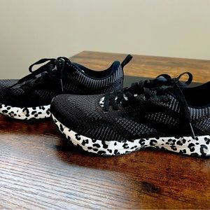 Brooks Nergize women’s shoes. Like new!